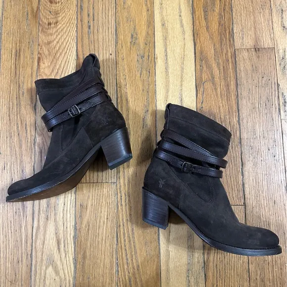 Frye Suede Jane Strappy Boot in Chocolate Size 7