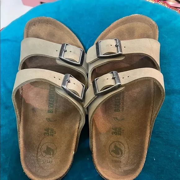 Gently used Kids Beige Birkenstock Sandals. Size 34