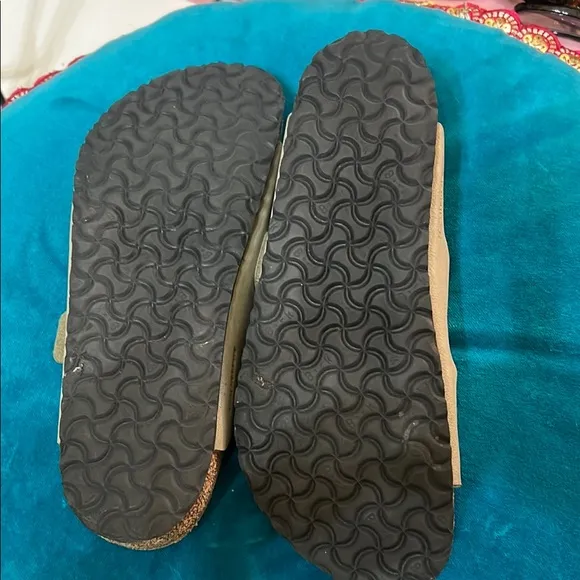 Gently used Kids Beige Birkenstock Sandals. Size 34