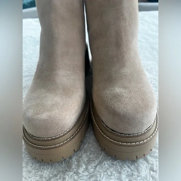 Gianni Bini 9 Griffyn Beige Suede Lug Sole Back Zipper Ankle Boots Booties NWT