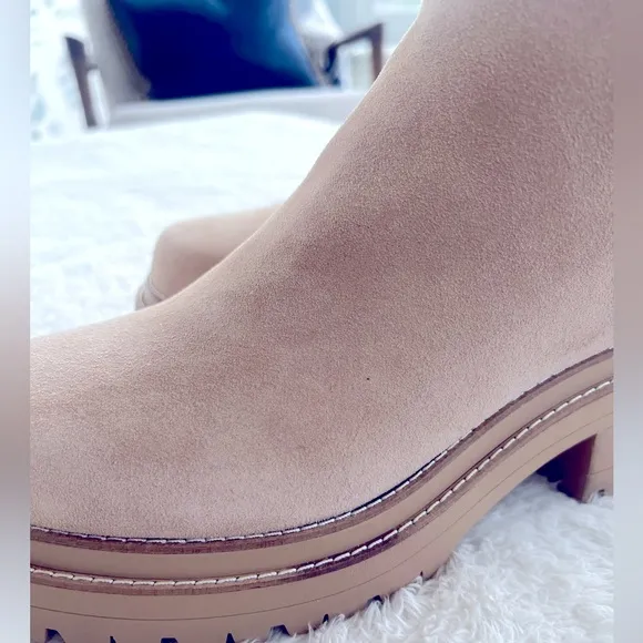 Gianni Bini 9 Griffyn Beige Suede Lug Sole Back Zipper Ankle Boots Booties NWT