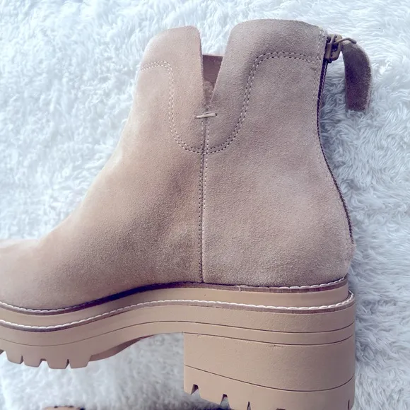 Gianni Bini 9 Griffyn Beige Suede Lug Sole Back Zipper Ankle Boots Booties NWT