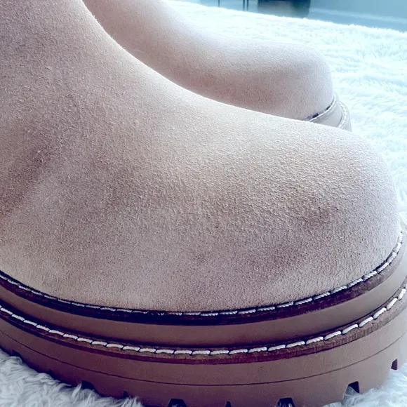 Gianni Bini 9 Griffyn Beige Suede Lug Sole Back Zipper Ankle Boots Booties NWT