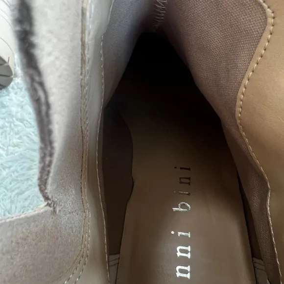 Gianni Bini 9 Griffyn Beige Suede Lug Sole Back Zipper Ankle Boots Booties NWT