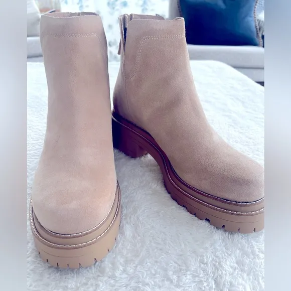 Gianni Bini 9 Griffyn Beige Suede Lug Sole Back Zipper Ankle Boots Booties NWT