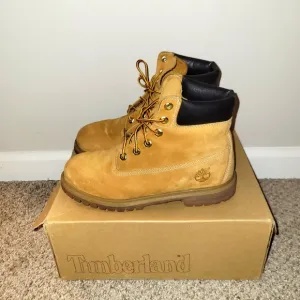 Grade school 6&quot; wheat boots size 6.5
