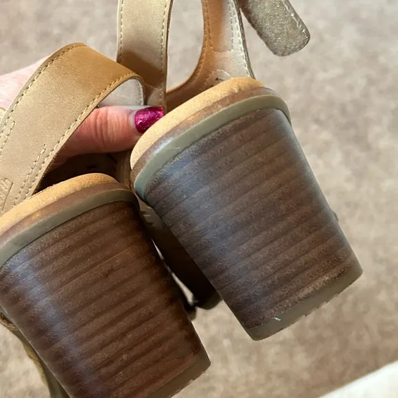 GUC Earth Sandals(size 8.5 W)