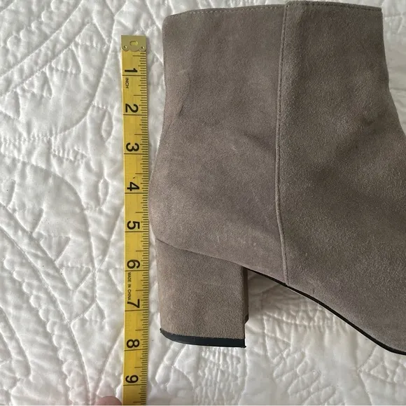 HALOGEN Nordstrom Taupe Grey CADE Suede Booties Boots Women’s Size 8.5M