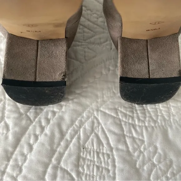HALOGEN Nordstrom Taupe Grey CADE Suede Booties Boots Women’s Size 8.5M