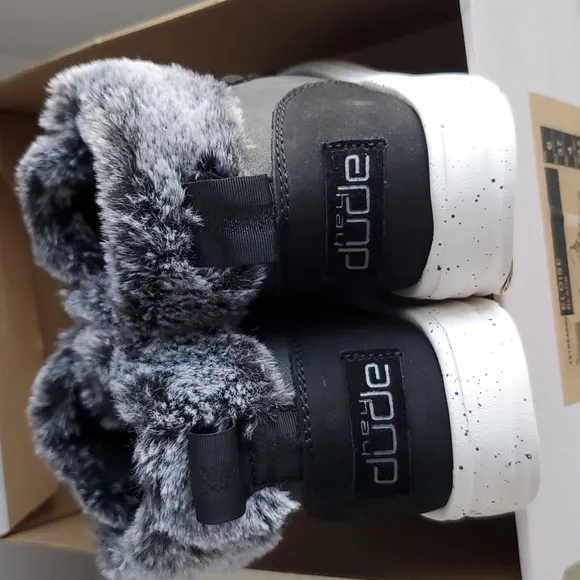 HEY DUDE ELOISE BLACK ANKLE BOOTS
