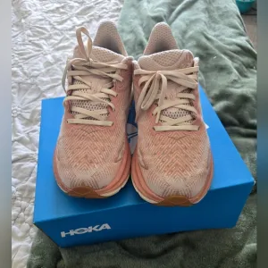 Hoka Women's Clifton 9 Size 8
