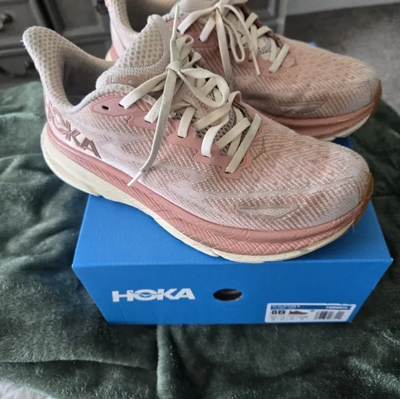 Hoka Women's Clifton 9 Size 8