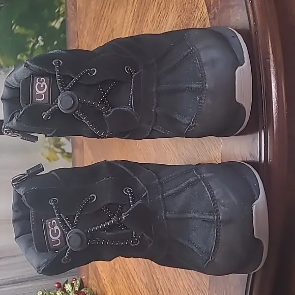 🏆Host Pick! Ugg Turlock black waterproof insulated suede Kids youth size 4 boot