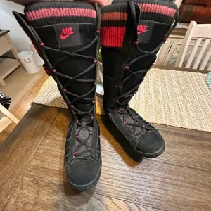 Hot find! 🔥 Rare Y2K Nike Hi Puffer Boots Tall Lace Up Boots Black Pink Women 7