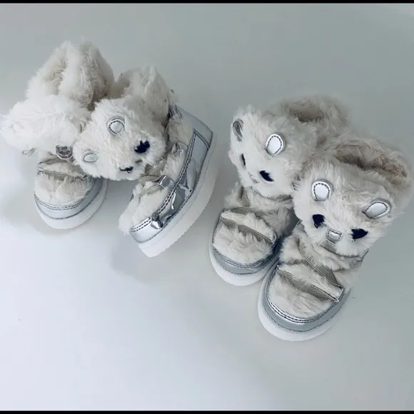 🎉HP🎉 NEW Gap 🌬 white silver gold fur Winter boots