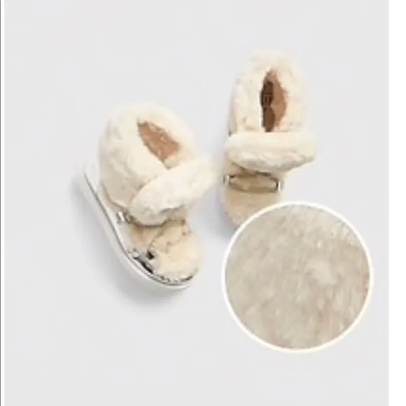 🎉HP🎉 NEW Gap 🌬 white silver gold fur Winter boots