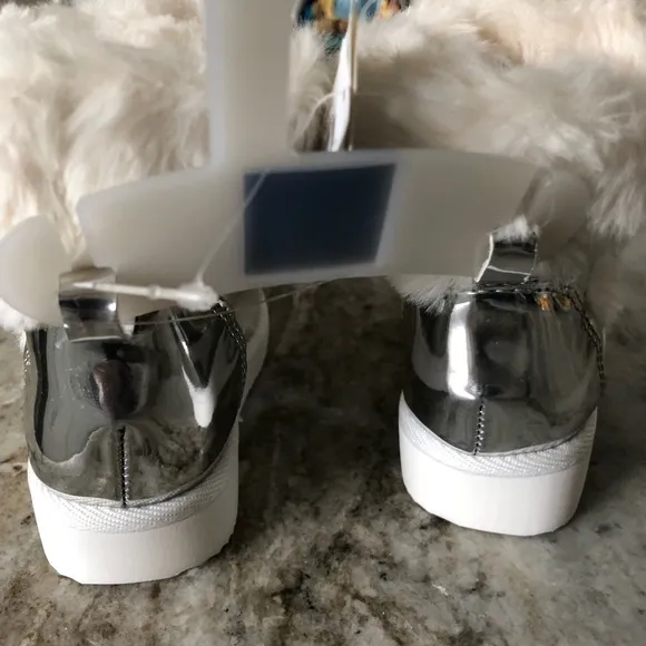 🎉HP🎉 NEW Gap 🌬 white silver gold fur Winter boots