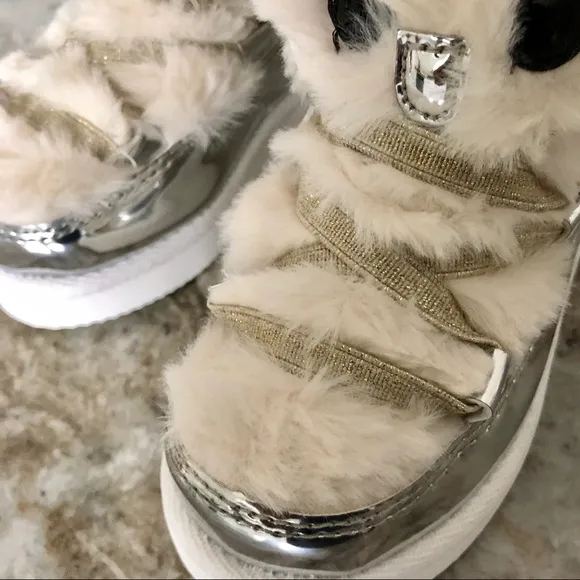 🎉HP🎉 NEW Gap 🌬 white silver gold fur Winter boots