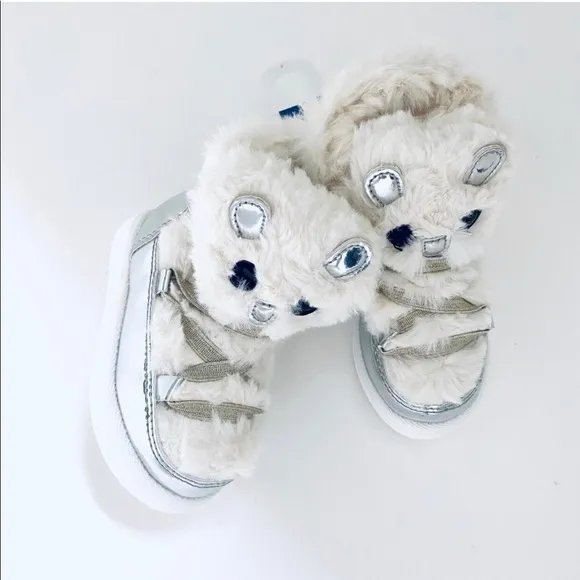 🎉HP🎉 NEW Gap 🌬 white silver gold fur Winter boots
