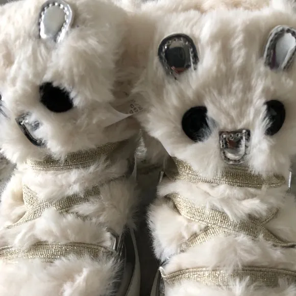 🎉HP🎉 NEW Gap 🌬 white silver gold fur Winter boots