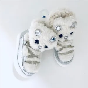 🎉HP🎉 NEW Gap 🌬 white silver gold fur Winter boots