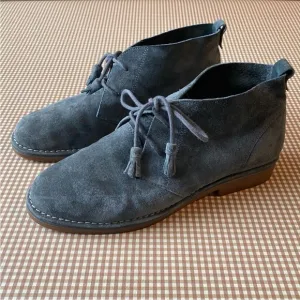 Hush Puppies Women's Cyra Catelyn Chukka Boot.Suede. Size 11 WIDE
