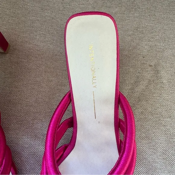 Intentionally Blank Willow Heels Satin Sandal Revolve NWOT Hot Pink Fuchsia 8