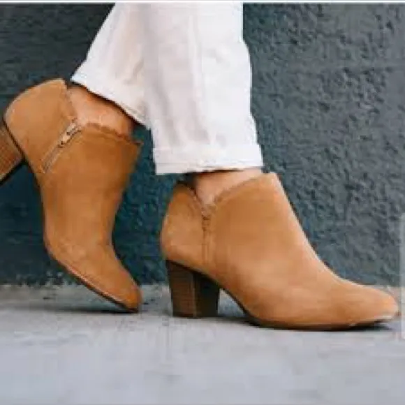 Jack Rogers Marianne scalloped suede boots