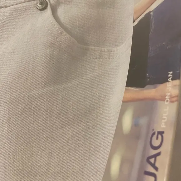 JAG Caley Crop Pull On Waist Stretch Slenderizing Look White Capri Jeans Size 8
