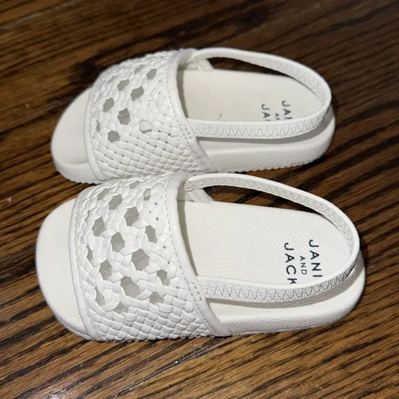 JANIE &amp; JACK WHITE SANDAL 6C