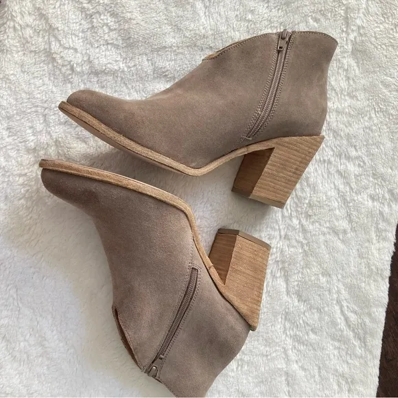Jeffrey Campbell Kamet boots suede grayish taupe leather ankle booties size 9.5