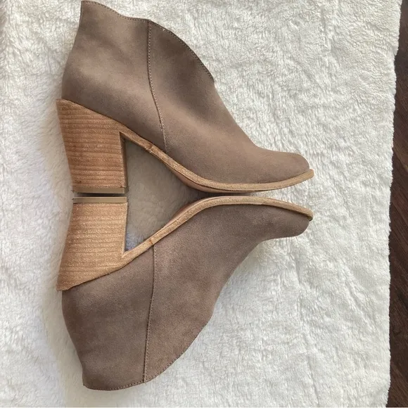 Jeffrey Campbell Kamet boots suede grayish taupe leather ankle booties size 9.5