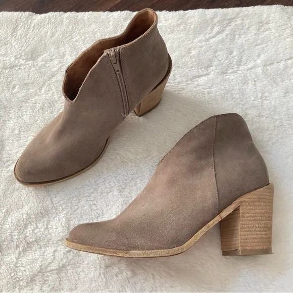 Jeffrey Campbell Kamet boots suede grayish taupe leather ankle booties size 9.5