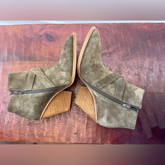 Jeffrey Campbell Texan Green Suede Buckle Western Festival Point Toe Boots 9