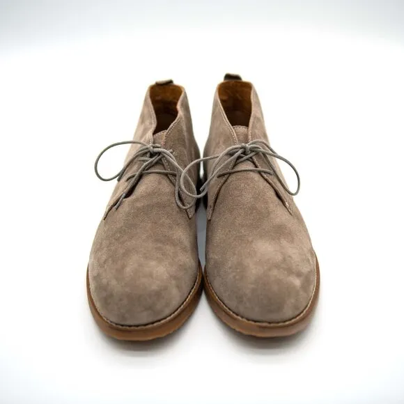 Johnnie-O J-Flex Suede Chukka Boots / Stone (Taupe) / Men's 9 / NWB