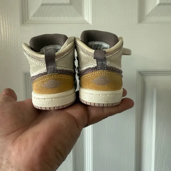 Jordan 1 Mid Craft SE
