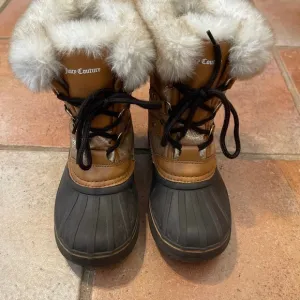Juicy Couture faux fur lined Duck boots size 2
