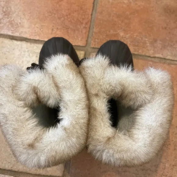 Juicy Couture faux fur lined Duck boots size 2