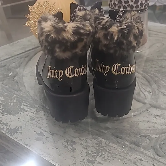 Juicy Couture Women's Indulgence Boots Faux Leather Lug Sole Embroidered 7.5M