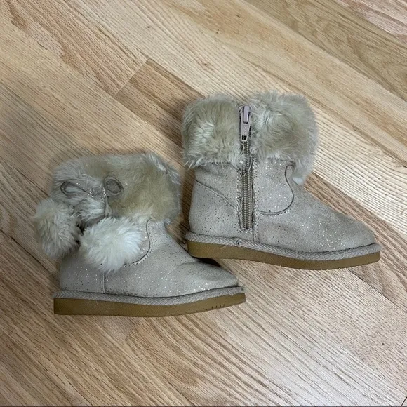 Jumping Beans Tan Faux Fur Boots Sz 5 Pom Pom
