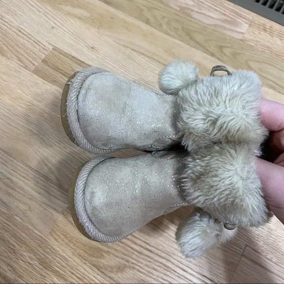 Jumping Beans Tan Faux Fur Boots Sz 5 Pom Pom