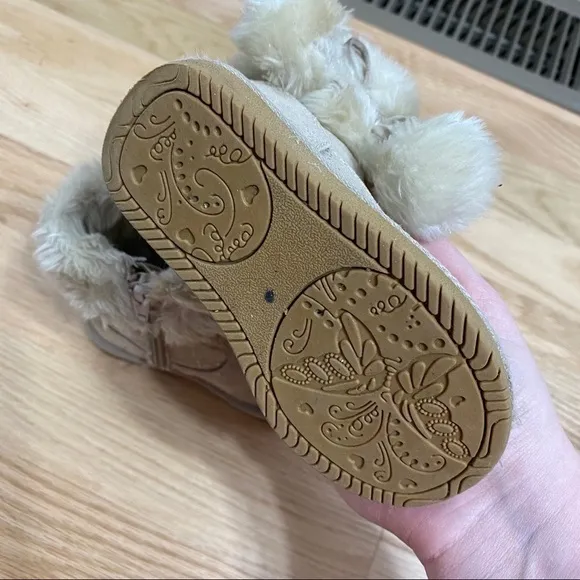 Jumping Beans Tan Faux Fur Boots Sz 5 Pom Pom
