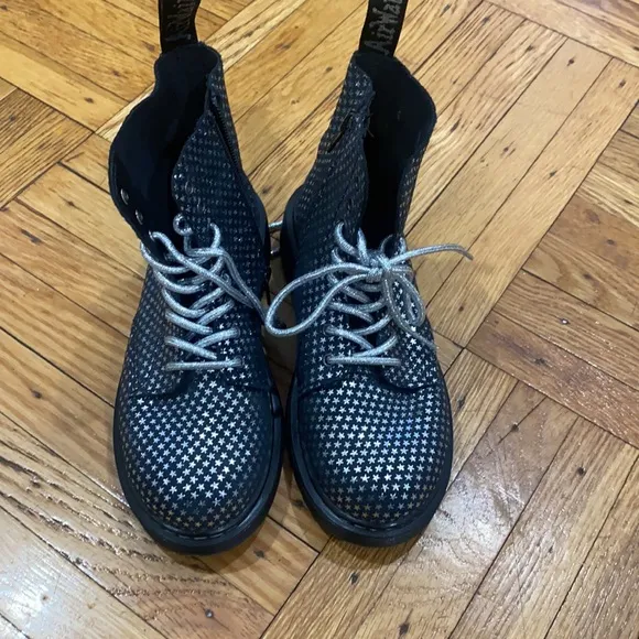 JUNIOR 1460 SUEDE METALLIC STAR BOOTS Size 2