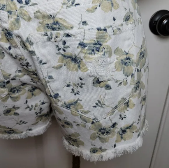 KanCan Floral Summer High Rise Shorts 100% Cotton Size Medium