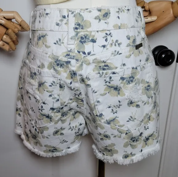 KanCan Floral Summer High Rise Shorts 100% Cotton Size Medium
