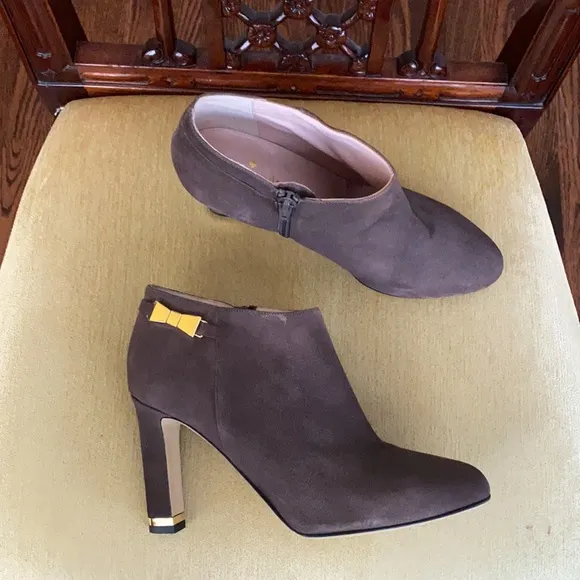 Kate Spade Aldaz suede gold bow ankle boots NWOB size 9