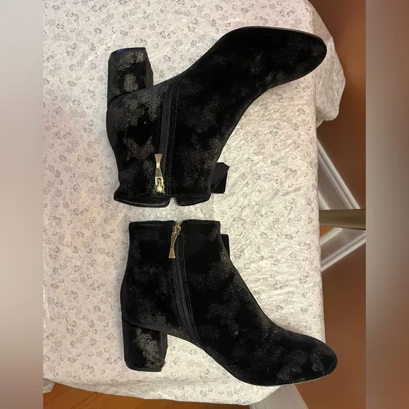 Kate Spade Langley black/gold suede tie ankle boots 7.5M