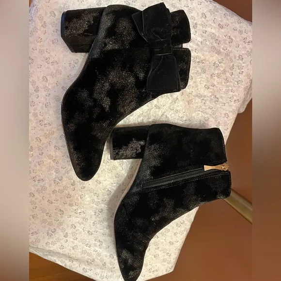 Kate Spade Langley black/gold suede tie ankle boots 7.5M