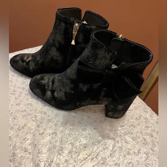 Kate Spade Langley black/gold suede tie ankle boots 7.5M