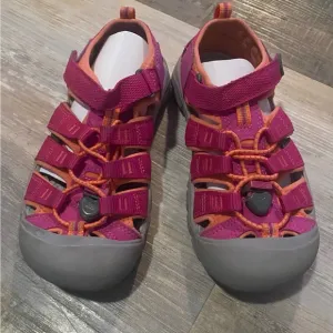 Keen Newport H2 Big Kids Sz 2 Girls Pink Waterproof Sport Strappy Sandal Outdoor